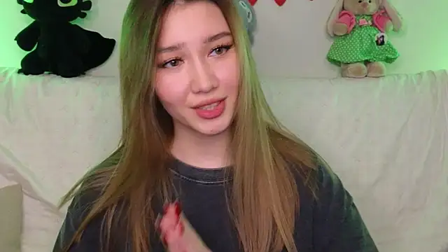 Snapshot of LuxuryGirl__ chatting on March 4, 1:06 pm LuxuryGirl online show from March 4, 1:06 pm