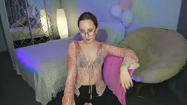 MelodyOfLovee online show from February 15, 2:11 pm