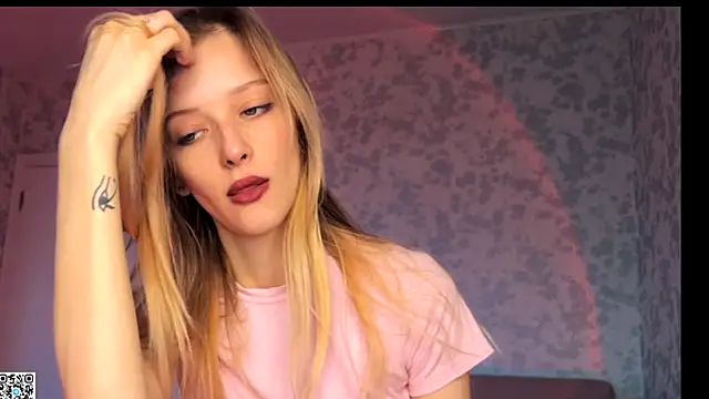 Snapshot of Evvie_Summn1 chatting on November 23, 6:46 am Evvie Summn1 online show from November 23, 6:46 am