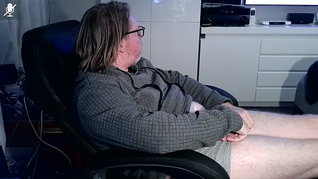 Snapshot of VSteph chatting on October 19, 7:47 pm VSteph online show from October 19, 7:47 pm