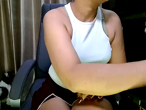 Snapshot of fabdemira chatting on October 4, 7:56 pm fabdemira online show from October 4, 7:56 pm