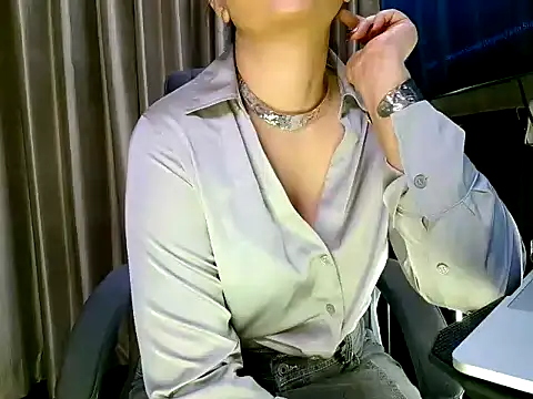 Snapshot of fabdemira chatting on October 24, 9:49 am fabdemira online show from October 24, 9:49 am