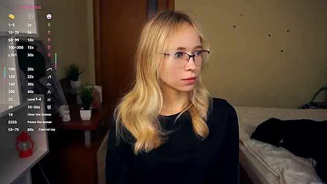 LynetBurby online show from October 22, 3:12 pm