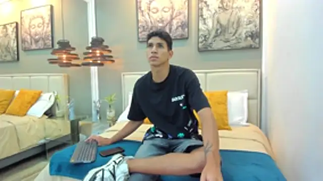 Snapshot of kieran_derek chatting on November 7, 3:06 am kieran derek online show from November 7, 3:06 am