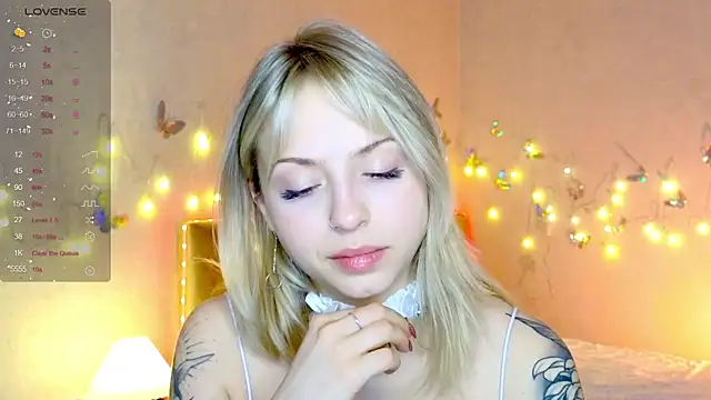 Snapshot of lavenderluxe chatting on January 4, 2:56 pm lavenderluxe online show from January 4, 2:56 pm