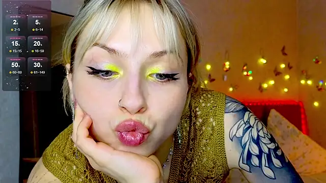 Snapshot of lavenderluxe chatting on January 23, 12:41 pm lavenderluxe online show from January 23, 12:41 pm