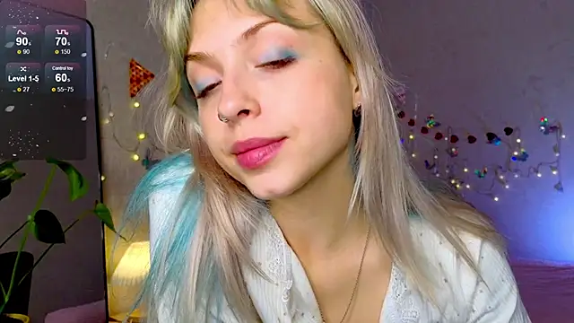 Snapshot of lavenderluxe chatting on September 19, 5:57 pm lavenderluxe online show from September 19, 5:57 pm