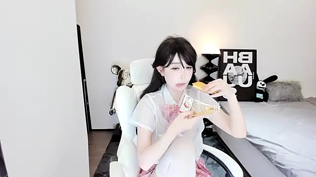 Snapshot of bdbdzs chatting on February 19, 8:31 pm bdbdzs online show from February 19, 8:31 pm