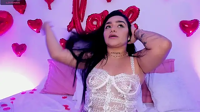 Snapshot of Sofi-James chatting on February 13, 10:00 pm Sofi-James online show from February 13, 10:00 pm