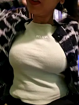 Snapshot of MIss-Naina chatting on January 5, 9:57 pm MIss-Naina online show from January 5, 9:57 pm