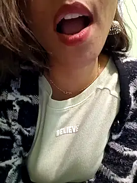 Snapshot of MIss-Naina chatting on January 6, 4:04 am MIss-Naina online show from January 6, 4:04 am