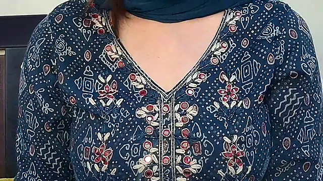 Snapshot of MIss-Naina chatting on October 7, 7:49 am MIss-Naina online show from October 7, 7:49 am