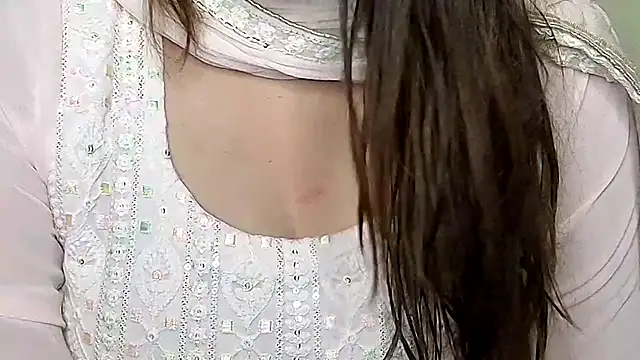 Snapshot of MIss-Naina chatting on November 17, 7:47 am MIss-Naina online show from November 17, 7:47 am