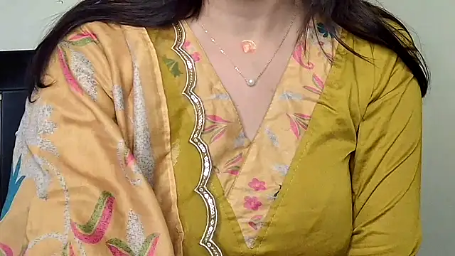 Snapshot of MIss-Naina chatting on November 27, 3:30 am MIss-Naina online show from November 27, 3:30 am