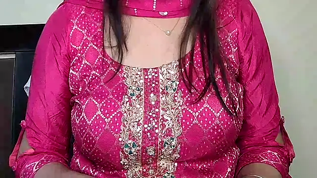 Snapshot of MIss-Naina chatting on November 28, 2:09 pm MIss-Naina online show from November 28, 2:09 pm