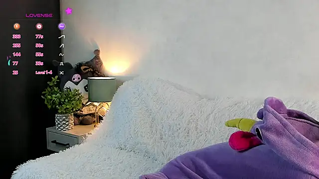 Snapshot of MeghanElson chatting on February 4, 11:27 am MeghanElson online show from February 4, 11:27 am