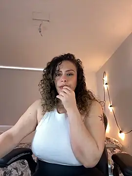 Elizabeth Dupont online show from November 2, 5:15 pm