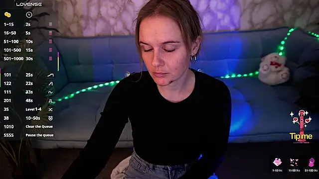 Snapshot of MaribelRiverr_ chatting on October 4, 5:49 am MaribelRiverr online show from October 4, 5:49 am