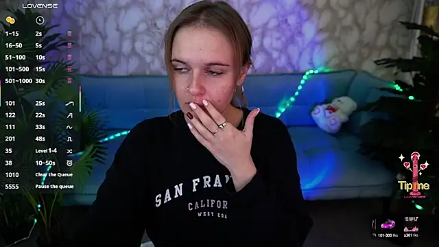 Snapshot of MaribelRiverr_ chatting on October 5, 5:50 am MaribelRiverr online show from October 5, 5:50 am