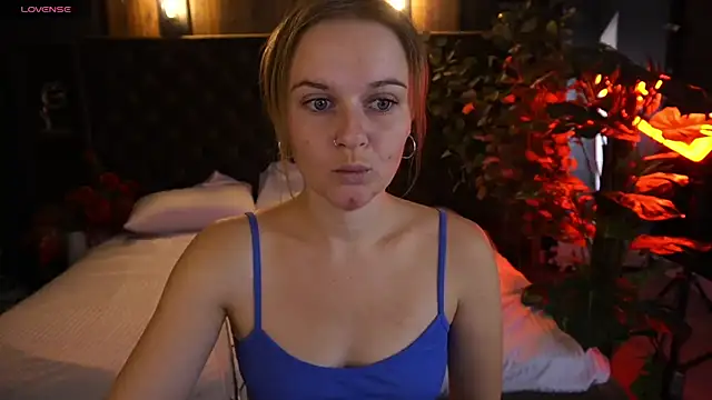 Snapshot of MaribelRiverr_ chatting on October 12, 5:39 am MaribelRiverr online show from October 12, 5:39 am