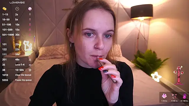 Snapshot of MaribelRiverr_ chatting on November 10, 6:56 am MaribelRiverr online show from November 10, 6:56 am