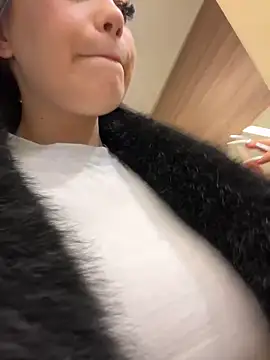 Chloe  Moon online show from January 10, 2:45 pm