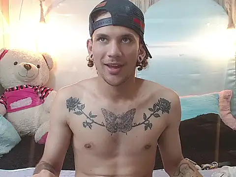 tylor boy online show from November 25, 7:47 pm