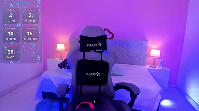 Snapshot of LunaRose5 chatting on March 6, 3:46 am LunaRose5 online show from March 6, 3:46 am