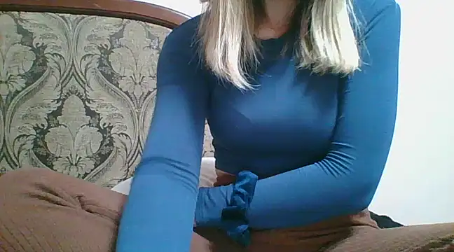 Snapshot of Emma_99 chatting on January 21, 5:51 pm Emma 99 online show from January 21, 5:51 pm