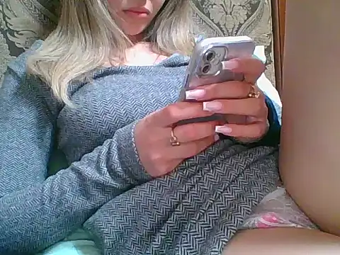 Snapshot of Emma_99 chatting on March 18, 1:53 pm Emma 99 online show from March 18, 1:53 pm