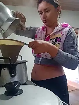 Snapshot of sariitha_sw chatting on January 12, 11:07 am sariitha sw online show from January 12, 11:07 am