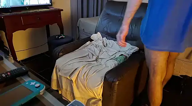 Snapshot of LUH133 chatting on January 21, 2:43 am LUH133 online show from January 21, 2:43 am