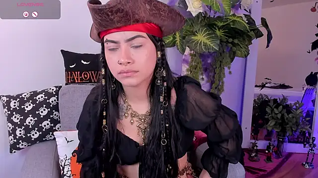 Snapshot of DakottaHill chatting on October 31, 8:37 am DakottaHill online show from October 31, 8:37 am