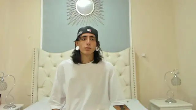 Matthew Dixonn online show from December 13, 3:27 am