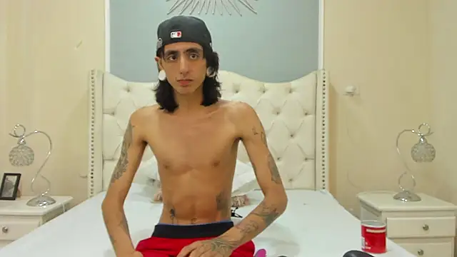 Matthew Dixonn online show from December 13, 6:31 am