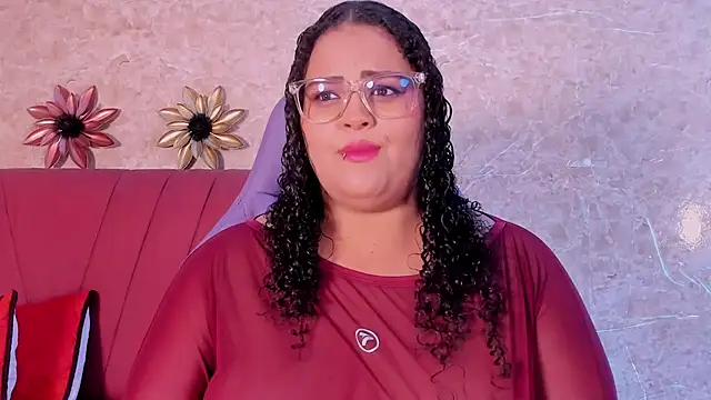 Snapshot of juli_2tyes chatting on November 12, 3:51 am juli 2tyes online show from November 12, 3:51 am