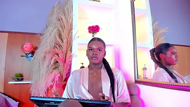 CamiEstrada online show from January 26, 12:58 am