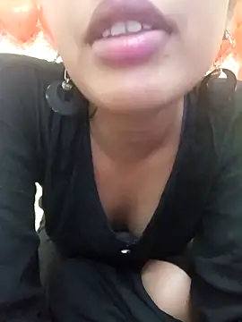 Snapshot of ks536191 chatting on February 1, 11:10 am ks536191 online show from February 1, 11:10 am