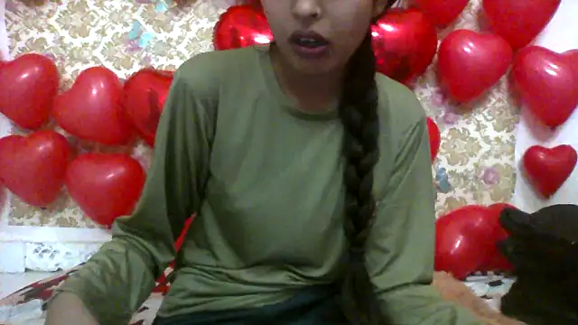 Snapshot of ks536191 chatting on February 10, 4:52 am ks536191 online show from February 10, 4:52 am