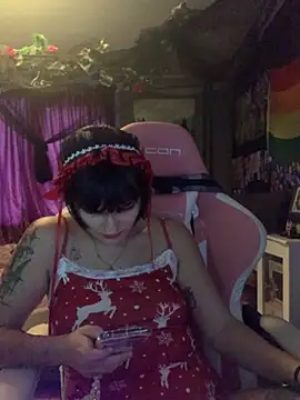 Snapshot of space_g1rl chatting on December 1, 3:06 pm space g1rl online show from December 1, 3:06 pm