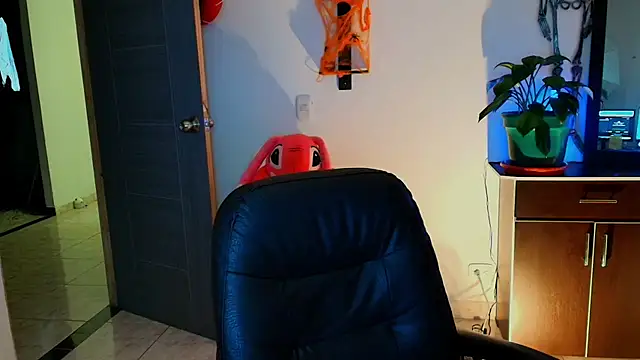 Snapshot of TinnaDawsom chatting on October 27, 12:58 am TinnaDawsom online show from October 27, 12:58 am