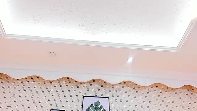 Snapshot of MirandaRossi chatting on December 24, 2:43 am MirandaRossi online show from December 24, 2:43 am