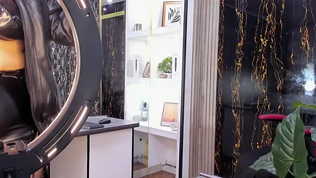 Snapshot of MirandaRossi chatting on September 20, 3:07 am MirandaRossi online show from September 20, 3:07 am