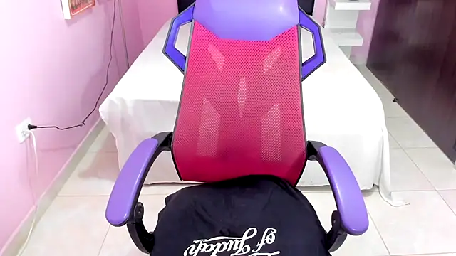 Snapshot of mommy_whore_slut chatting on March 6, 11:58 am mommy whore slut online show from March 6, 11:58 am