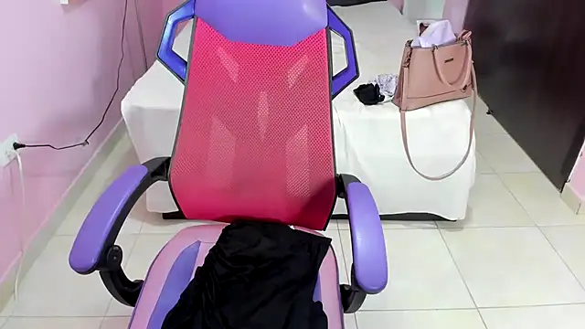 Snapshot of mommy_whore_slut chatting on March 12, 11:42 am mommy whore slut online show from March 12, 11:42 am