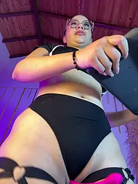 LylaLee111 online show from February 8, 1:11 pm