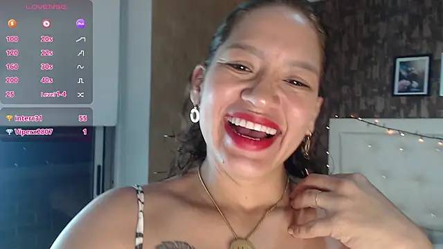 Snapshot of samantha__karolstone chatting on December 22, 5:34 am samantha karolstone online show from December 22, 5:34 am