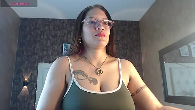 Snapshot of samantha__karolstone chatting on December 25, 8:28 pm samantha karolstone online show from December 25, 8:28 pm