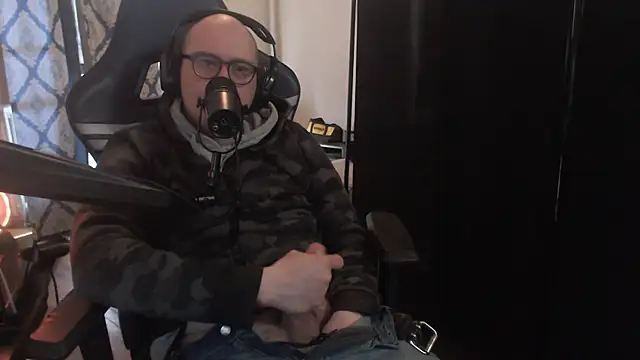 chicostick413 online show from March 25, 2:45 pm