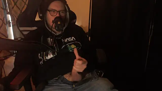 chicostick413 online show from April 4, 12:35 pm